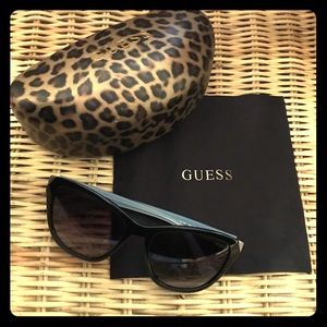 Authentic Guess Sunglasses 😎 Worn once! 🤩